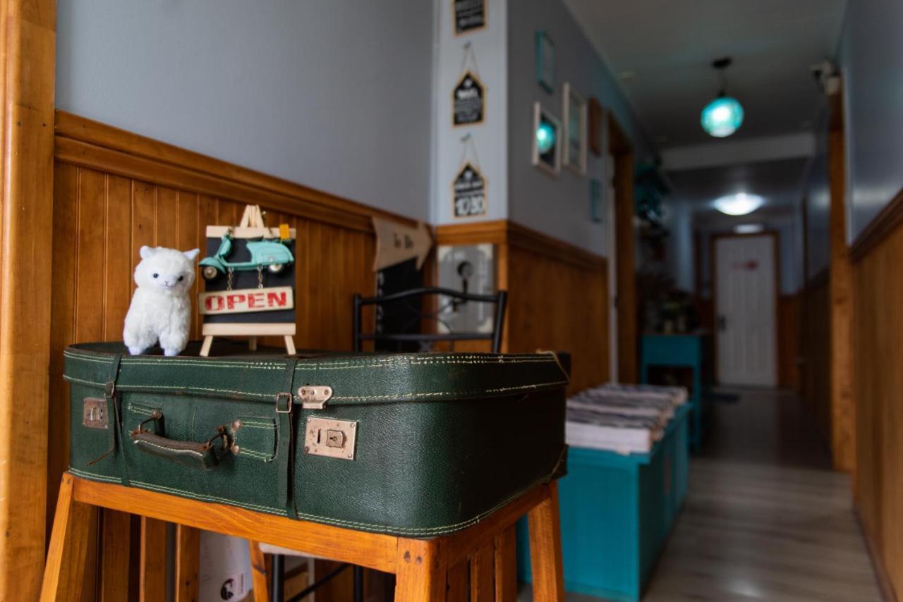 Hostal Guanaco Blanco Puerto Natales Extérieur photo
